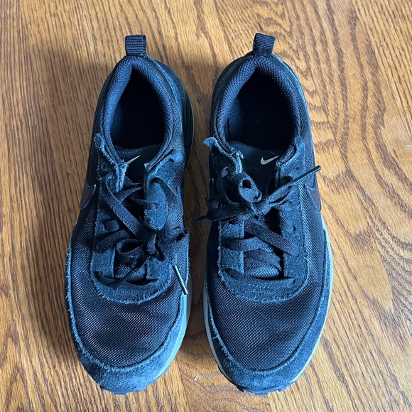 ⚫️NIKE: Boy’s size 3, “Waffle One” black & white sneakers, preowned⚫️ - Picture 3 of 9